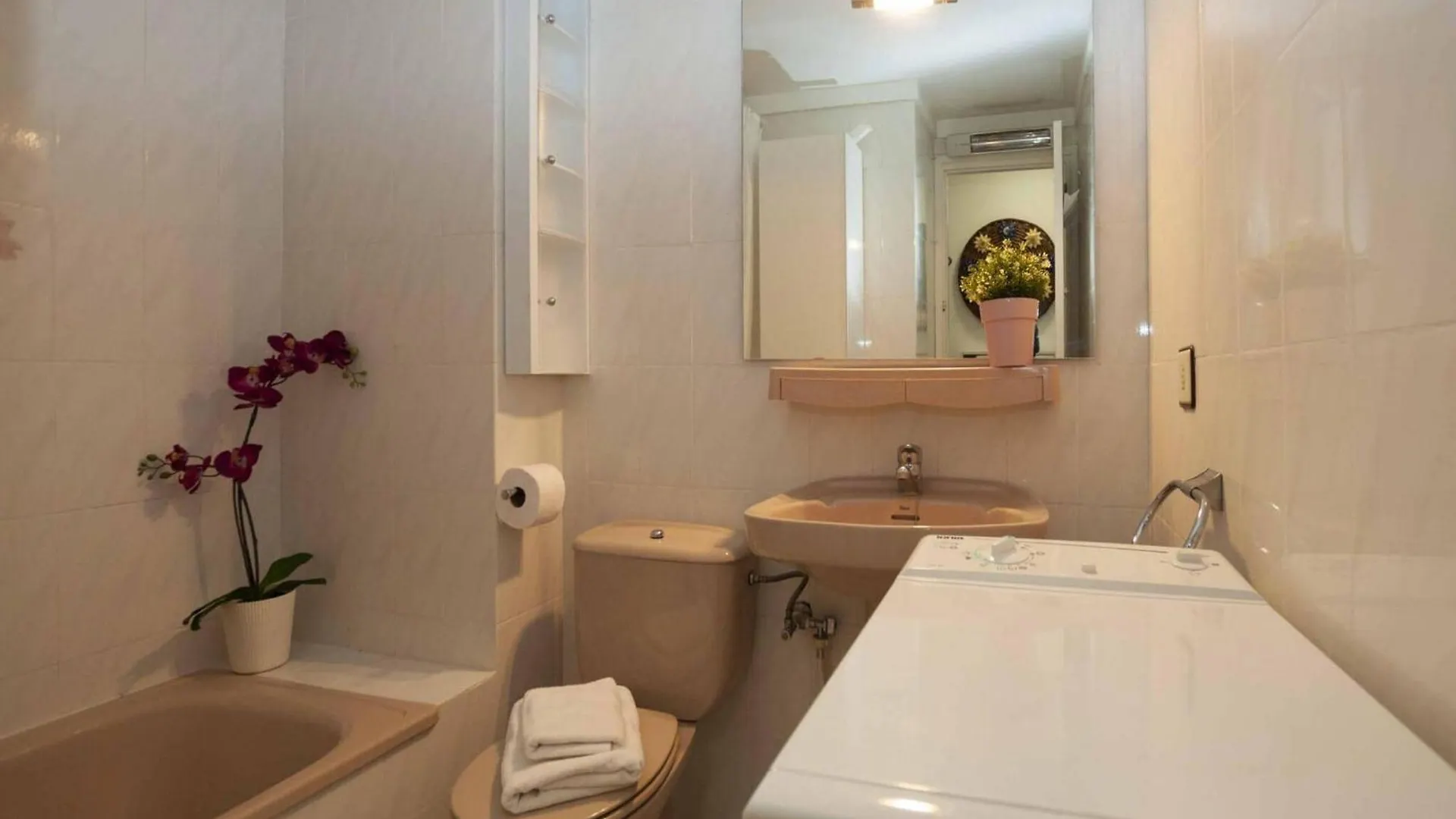 Pleasant Apartment Located In Empuriabrava