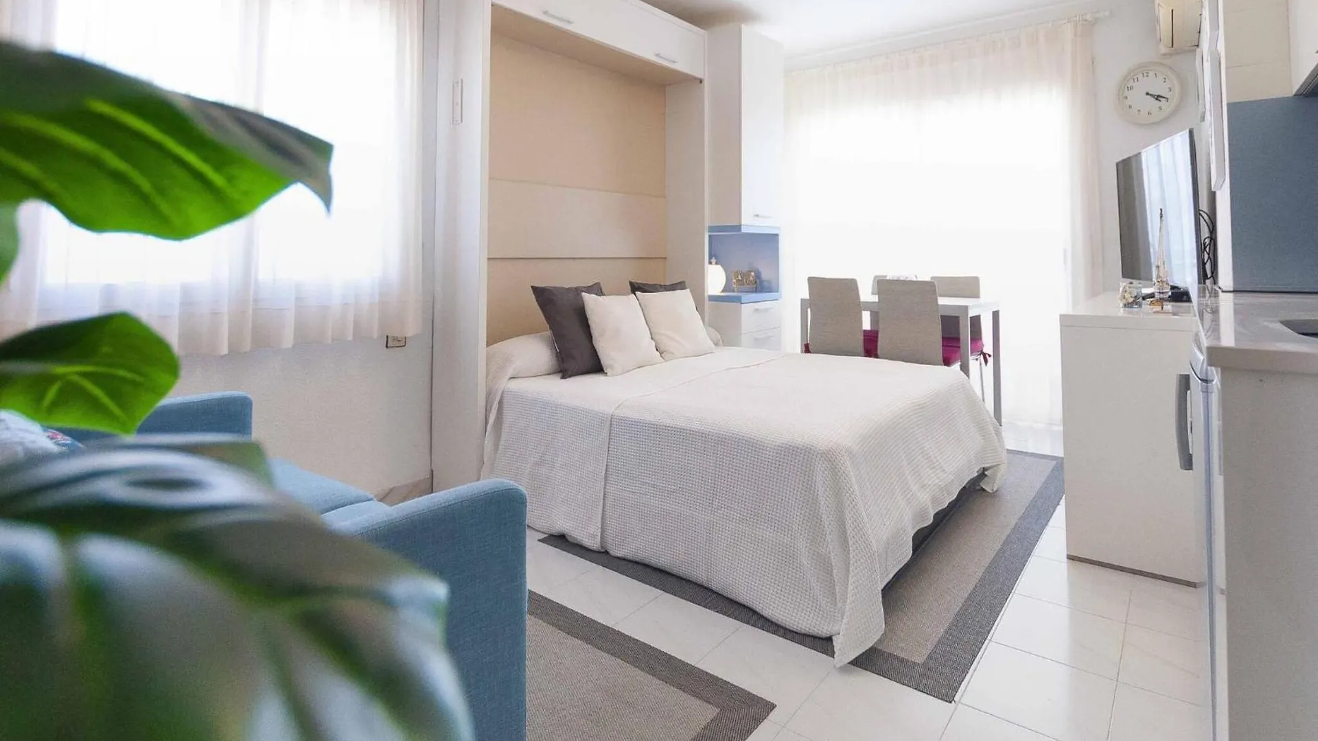 Pleasant Apartment Located In Empuriabrava