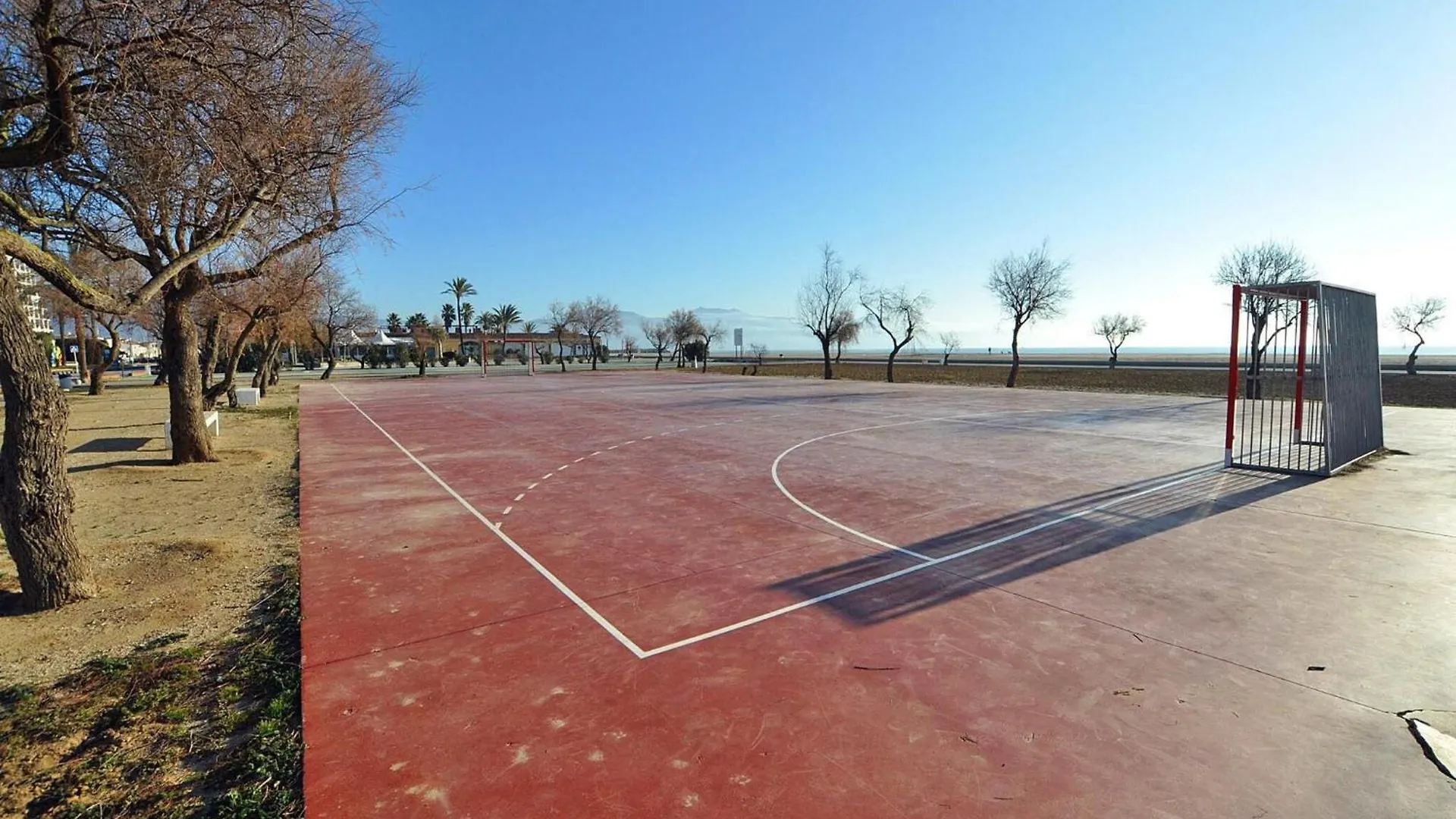 Pleasant Apartment Located In Empuriabrava