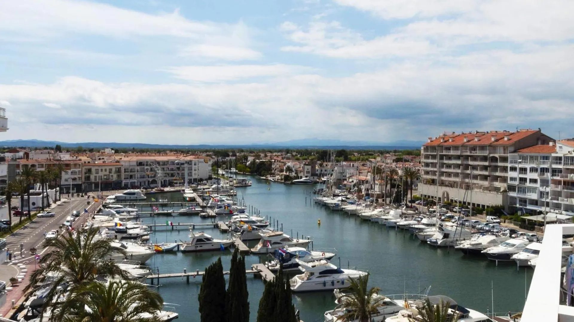 Pleasant Apartment Located In Empuriabrava Spain